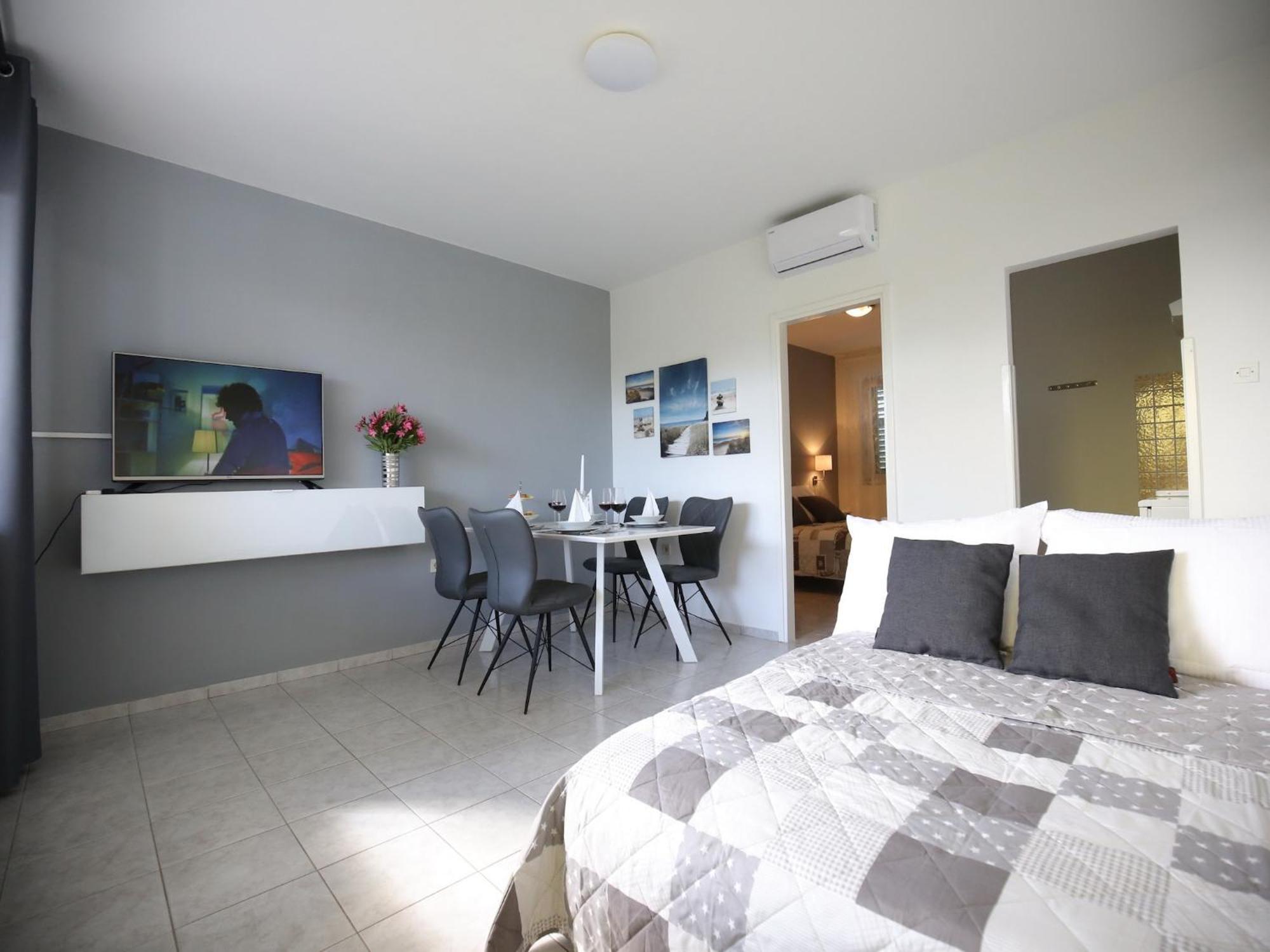 Scenic Holiday Home In Bibinje Near Sea Екстериор снимка
