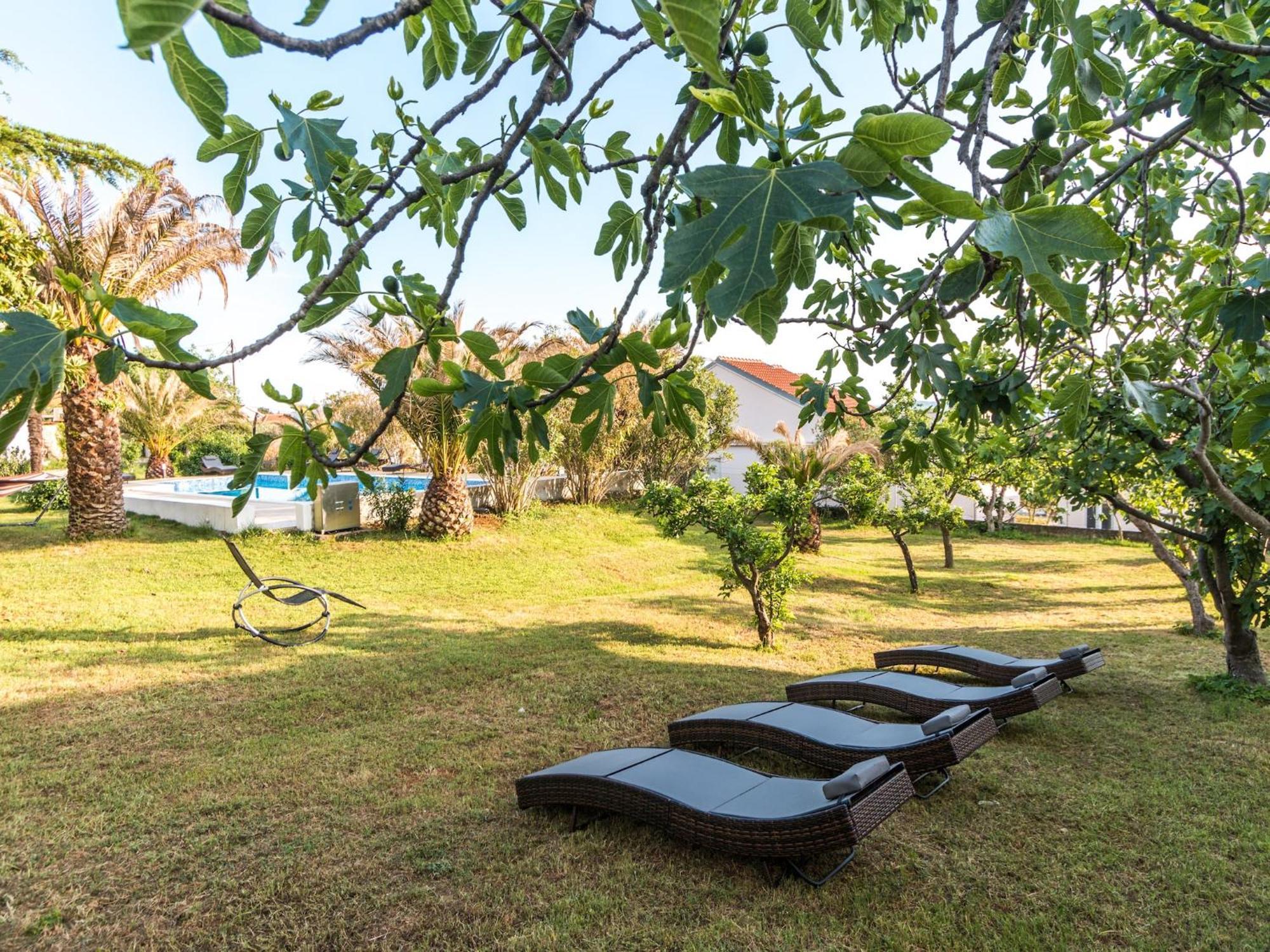 Scenic Holiday Home In Bibinje Near Sea Екстериор снимка